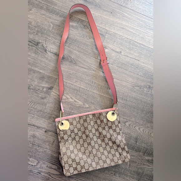 Gucci Handbags - Authentic Gucci eclipse messenger bag